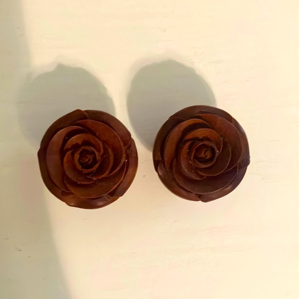 Size 7/8ths wooden rose plugs